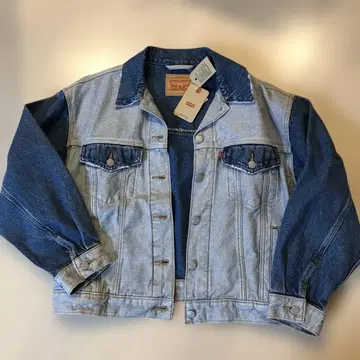 리바이스 데님 자켓 옅은 데님과 짙은 데님의 절개 택 포함