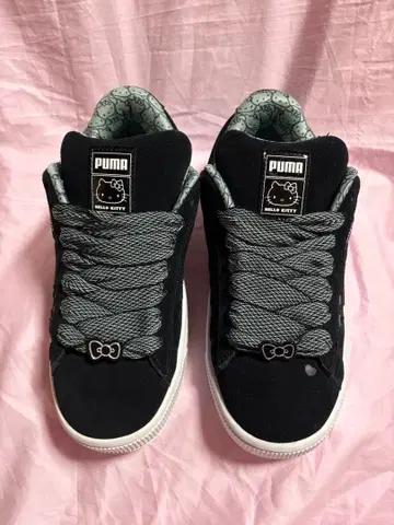 새상품/미사용 PUMA x HELLO KITTY 콜라보 스니커즈