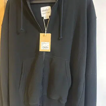 블랙 후드 부착 풀 집업 후드티