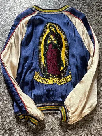 성모 마리아 자수 스카잔