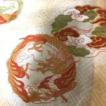 앤티크 순수 실크 하나 문장 블랙 겉옷 괄호 안의 아름다운 어깨 안감