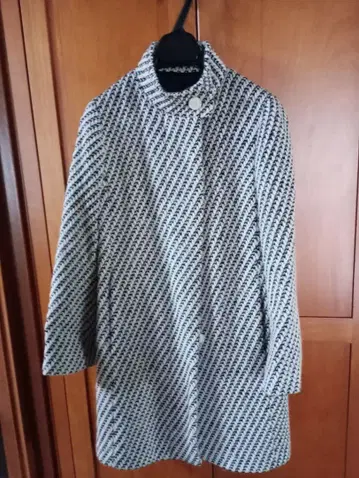 ROPE 화이트 블랙 패턴 체스터 코트 버튼을 잠가도, 열어도 멋스러움