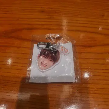 TREASURE 아사히 얼굴 아크릴 키링