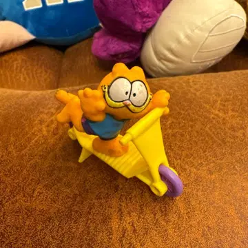 가필드 스케이트보드 피규어