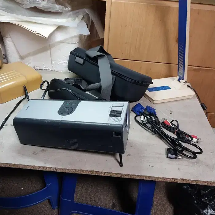 中古NEC LT170 DLPポータブルプロジェクター/プリボルト