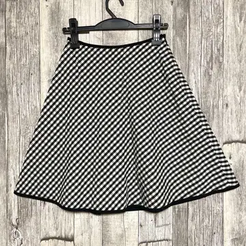 엠즈 그레이시 36 화이트 블랙 깅엄 체크 플레어 스커트 S