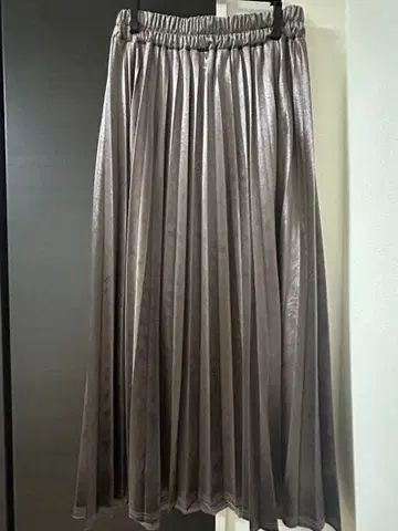 파우더 슈가 브라운 플리츠 스커트