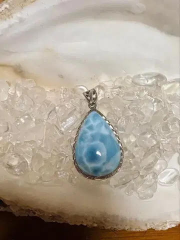 라리마 펜던트 탑