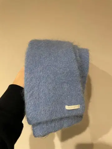 LOW CLASSIC 라이트 블루 머플러