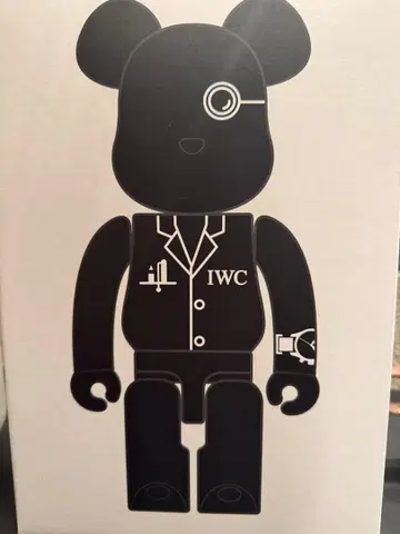 IWC 베어브릭 400% 피규어