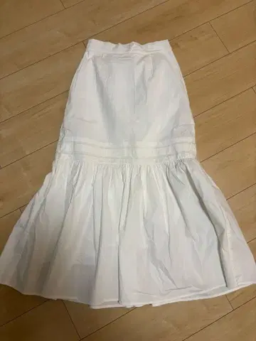 DOUDOU 화이트 플레어 롱 스커트