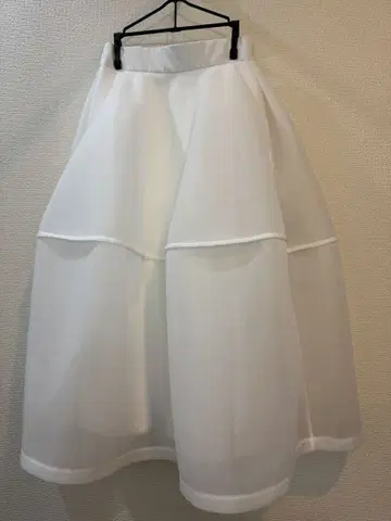 meraki 화이트 플레어 스커트