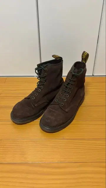 닥터마틴 8홀 UK8 EU42 스웨이드 부츠 브라운