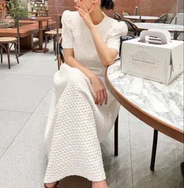 화이트 A라인 드레스 반팔 플레어 슬리브