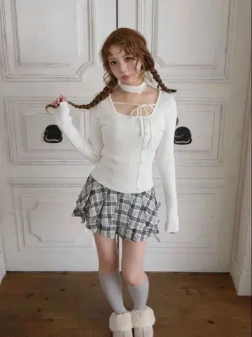 BUBBLES 초커 버튼 니트탑