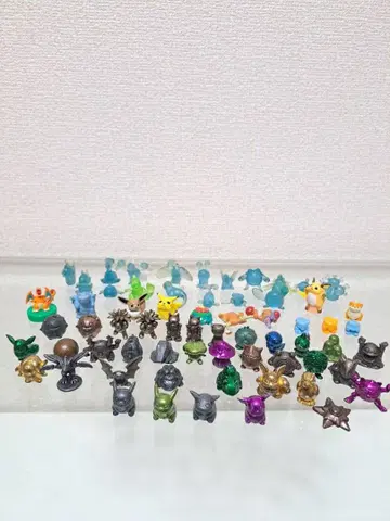 포켓몬 메탈 피규어 36개, 지우개 18개, 기타 12개, 총 66개