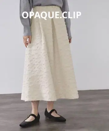 [ OPAQUE.CLIP ] 페더 자카드 턱 플레어 스커트
