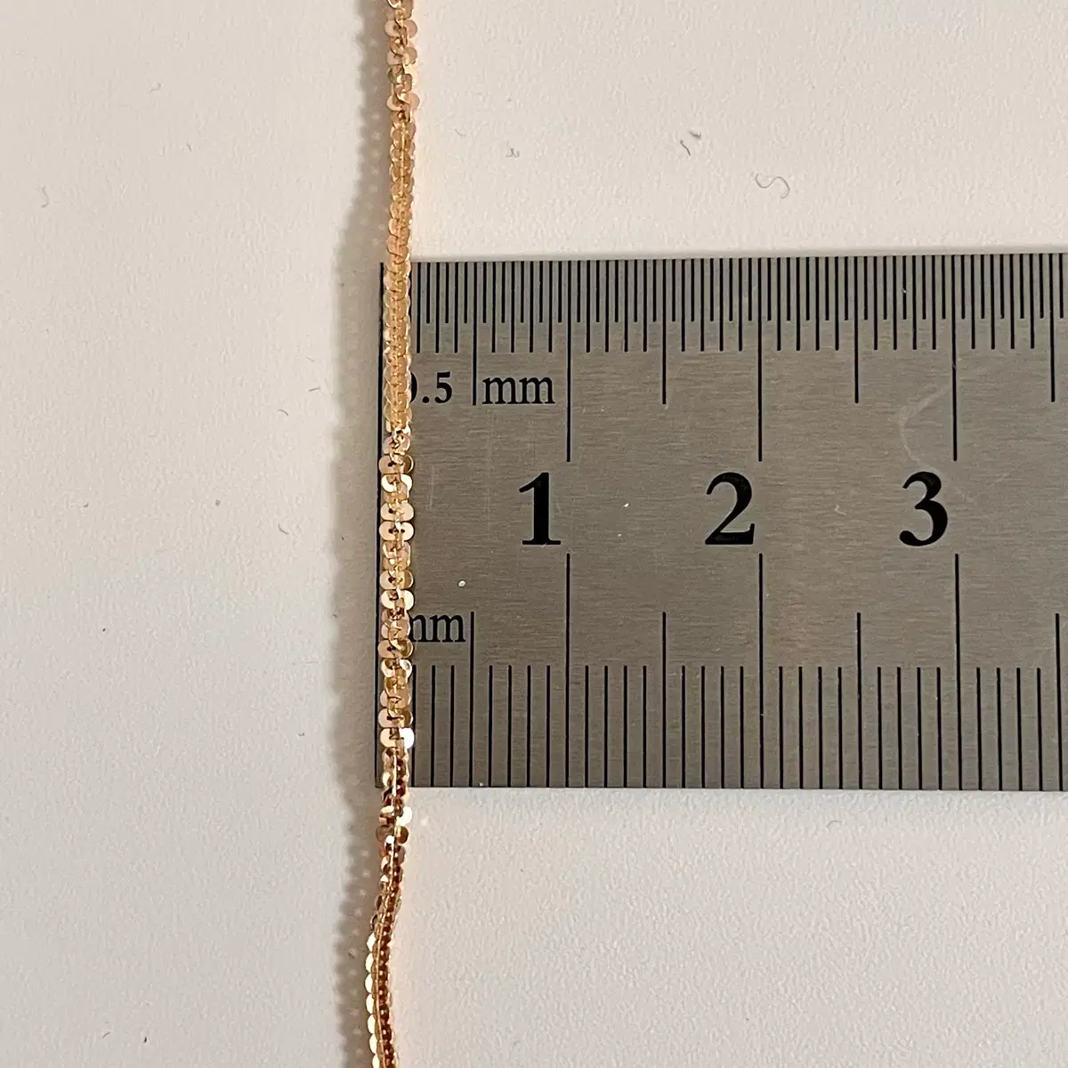 58mm 반짝이는 핑크색 머리카락 소녀 수집가용 금속 핀 양철 배지, 유리 글리터 필름 냉장고 자석 거울 키체인 / ACG 상품, image size:1200x1200