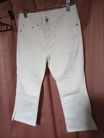 LEVIS 리바이스 화이트 캐주얼 7부 팬츠 슬릿 포함