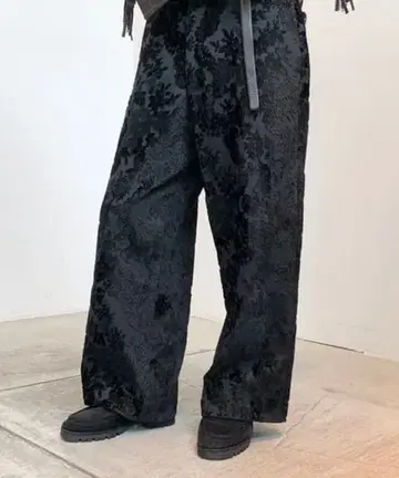 사스콰치패브릭스 20aw 꽃무늬 자카드 팬츠