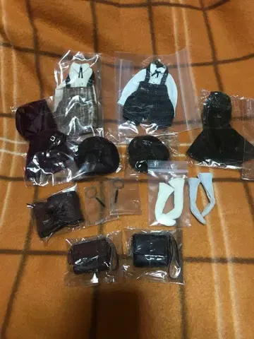 아존 우리와 이상한 라비린스 의상 2종