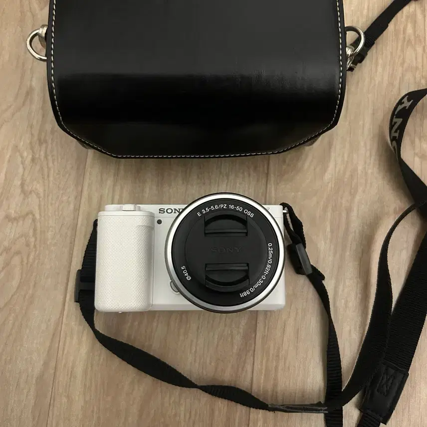 소니 ZV-E10 4K 미러리스 민트급