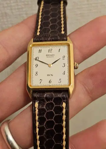 SEIKO 쿼츠 손목시계 스퀘어. 벨트 새상품 .