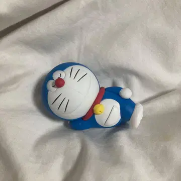 도라에몽 누워있는 피규어 약 10cm