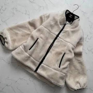 SHIPS WEB 한정판 고밀도 브라이트 보아 스탠드 코트 화이트