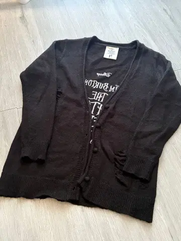 나이트메어 비포 크리스마스 데미지 니트 가디건 하이픈