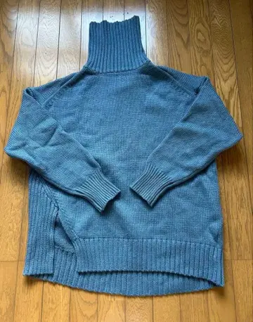 SHIPS 블루 하이넥 니트