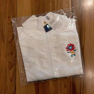 간사이 만박 미야쿠미야쿠 미니언즈 UV컷 마운틴 후드티 후드 부착