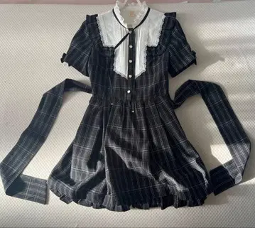 Secret Honey 요크 디자인 스탠드 카라 원피스 (블랙)