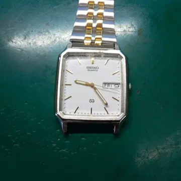 SEIKO 쿼츠 손목시계 화이트 다이얼