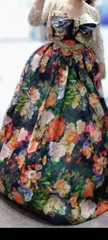 카츠라 유미 컬러 드레스 꽃무늬 블랙