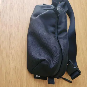 Aer 블랙 숄더백