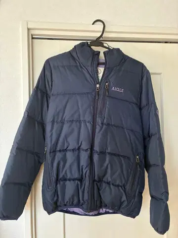 AIGLE 후드 부착 다운 자켓 네이비