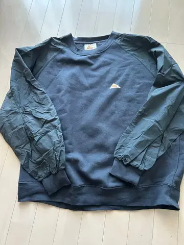 KELTY 다크 그레이 맨투맨 트레이닝복