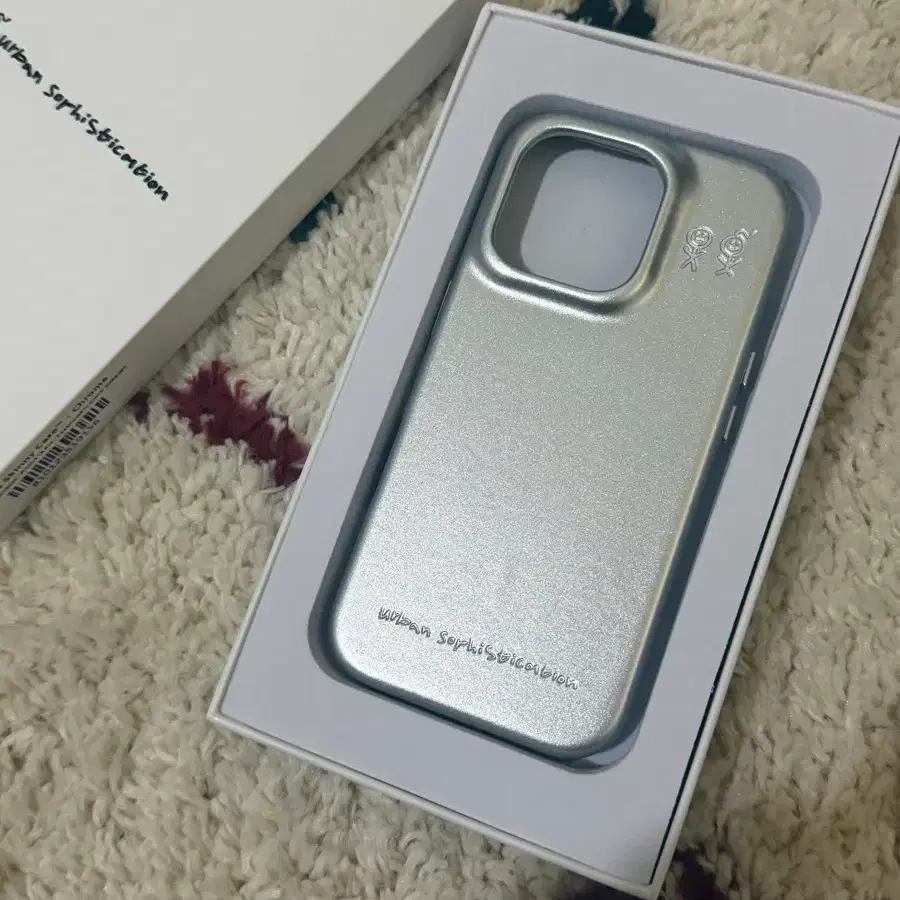 Urban Sophistication iPhone 16 Pro Chrome/Silver Skinny Case #어반