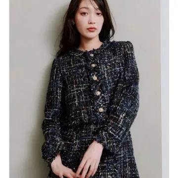 이번 시즌 스나이델 노카라 트위드 자켓