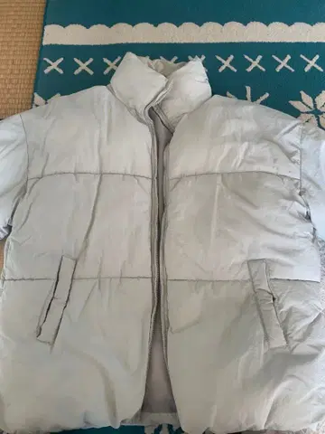 Unrelaxing 화이트 다운 자켓