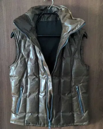 컨디션 최상 백러쉬 가죽 다운 베스트