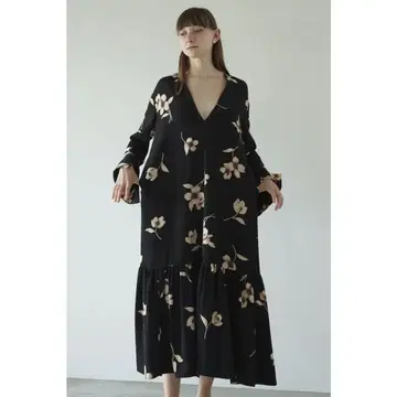 CLANE W FACE GATHER SWITCH ONEPIECE 클라네