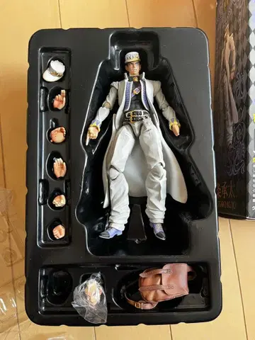 쿠죠 죠타로 아라키 히로히코 지정 컬러 피규어 죠죠의 기묘한 모험