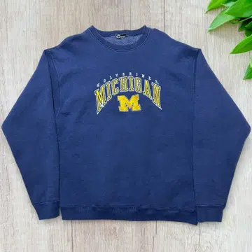 네이비 맨투맨 미시간 대학교 울버린스 NCAA 로고 자수