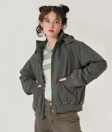 [ TINA:JOJUN ] 집업 후드 부착 봄버 자켓