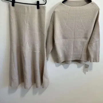 [ NOBLE ] 베이지 리브 니트 스커트 셋업