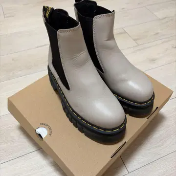 닥터마틴 첼시 부츠 베이지
