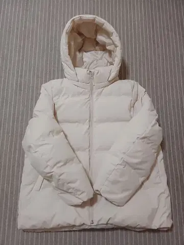 유니클로 심리스 다운 후드티 내추럴 XL 사이즈