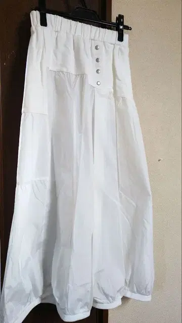 RASUD 라슈드 화이트 플레어 롱 스커트